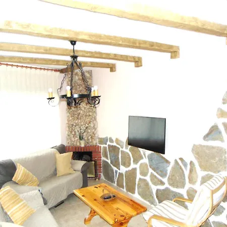 Сasa de vacaciones 3 Bedrooms House With Furnished Terrace At Mingorria *